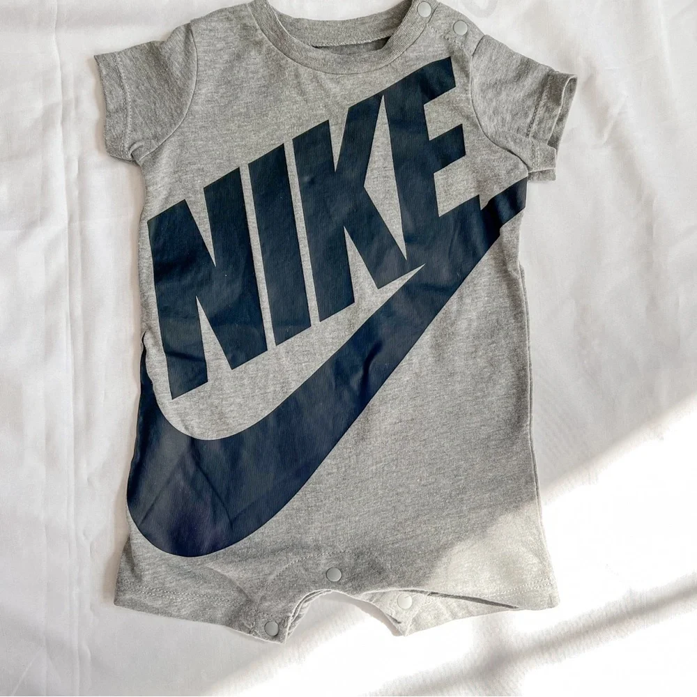 Nike Grey Logo Print Short Sleeve Romper Size 3 Months